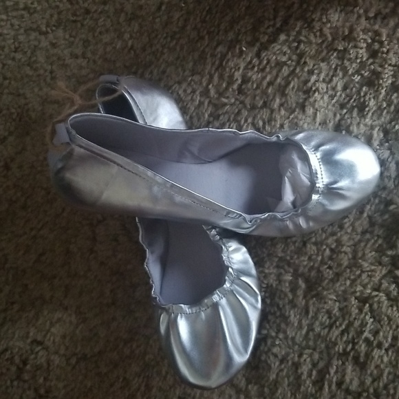 American Eagle Outfitters - Picture 2 of 6